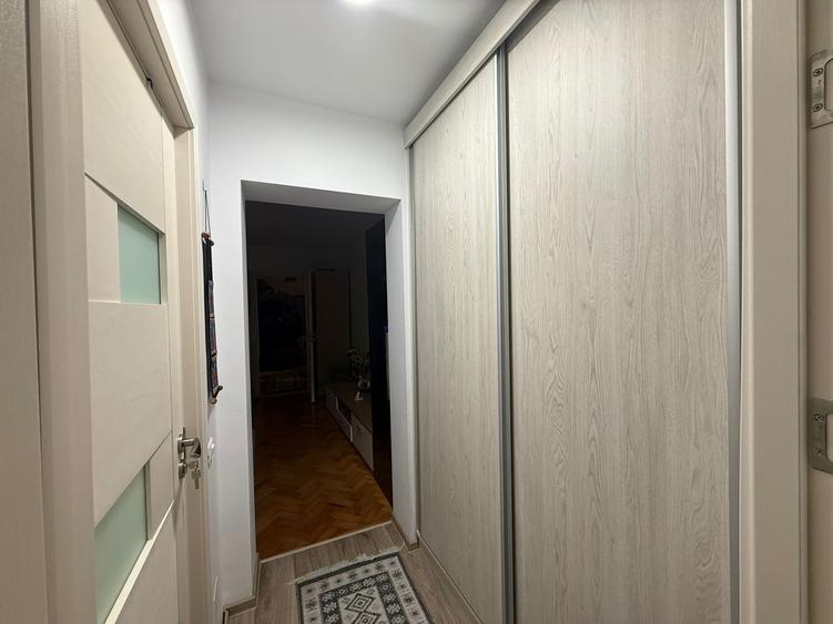 Apartament cu 2 camere semidecomandat în Piața Centrală
