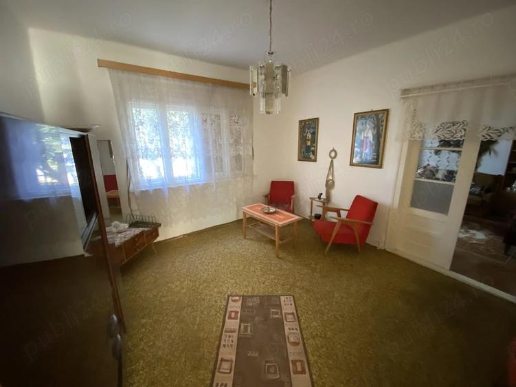 Casă cu 5 camere cu Teren 1353 Mp în Central