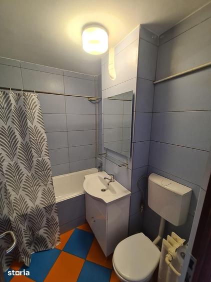 Apartament cu 3 camere decomandat în Berceni