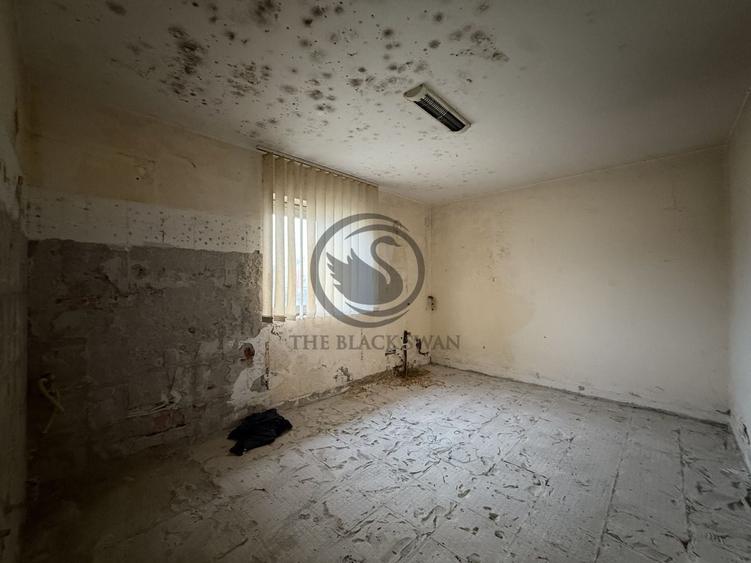 Casă individuală cu 6 camere cu Canalizare în Ultracentral