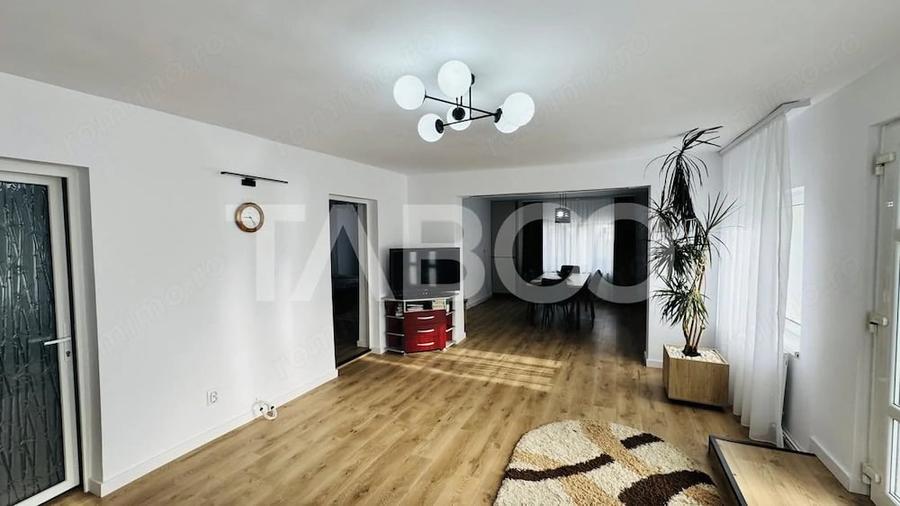 Casă cu 7 camere cu Teren 810 Mp în Central
