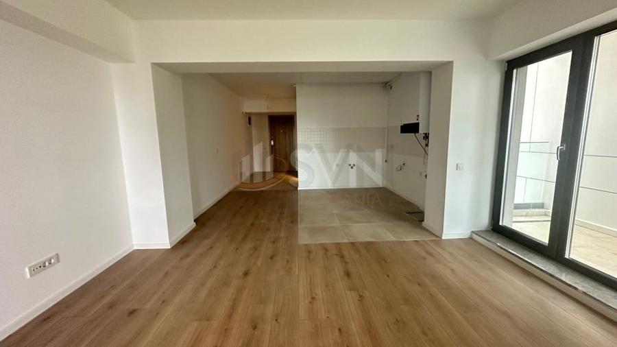 Apartament cu 4 camere semidecomandat în Bucur Obor