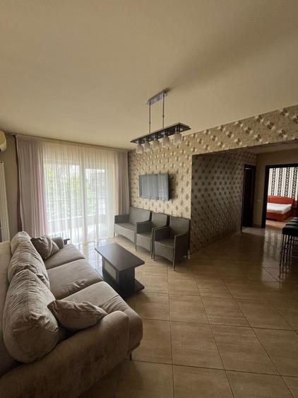 Apartament cu 4 camere decomandat în Central