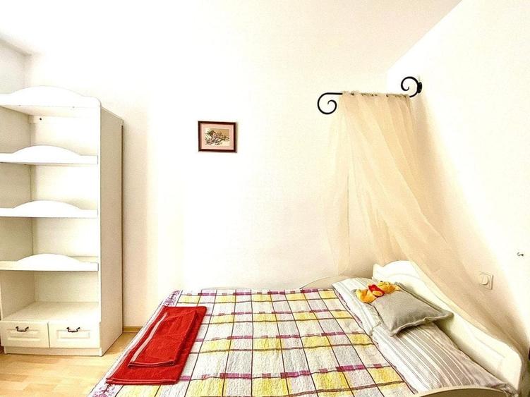 Apartament cu 4 camere decomandat, mobilat în Central