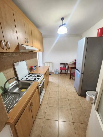 Apartament cu 3 camere decomandat, mobilat în Olimpia-Stadion