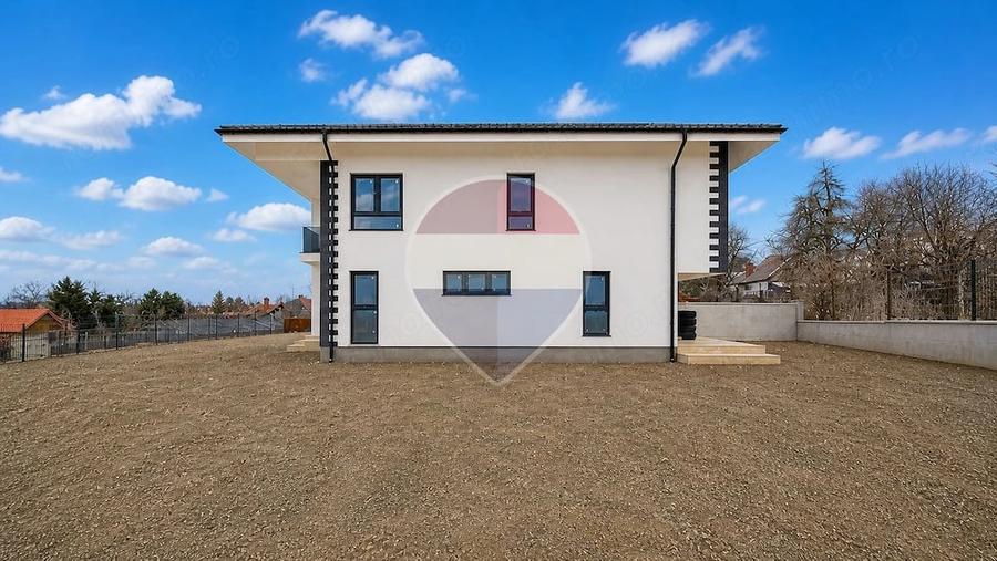Casă cu 5 camere cu Teren 350 Mp în Bunloc