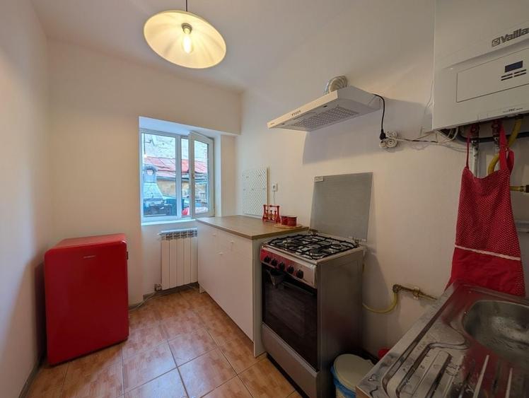 Garsonieră decomandată în Central