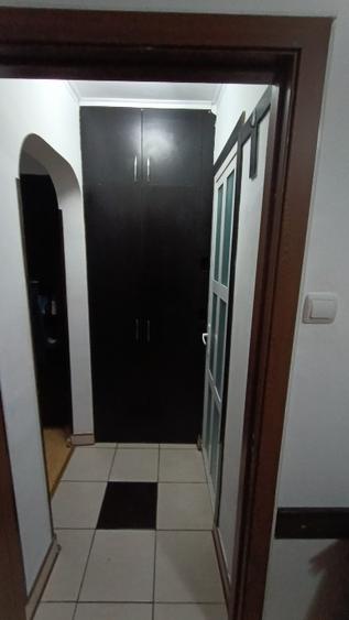 Apartament cu 2 camere semidecomandat în Km 4-5