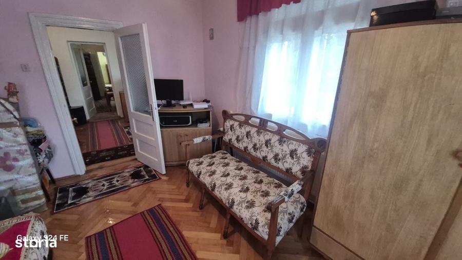 Casă cu 4 camere cu Teren 679 Mp în Central