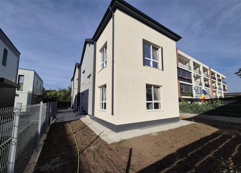 Duplex cu 4 camere cu Canalizare în Periferie
