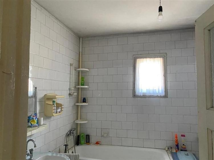 Casă individuală cu 6 camere cu Canalizare în Bucureștii Noi