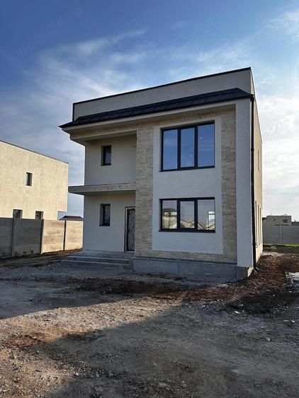 Casă cu 4 camere cu Teren 434 Mp în Berceni