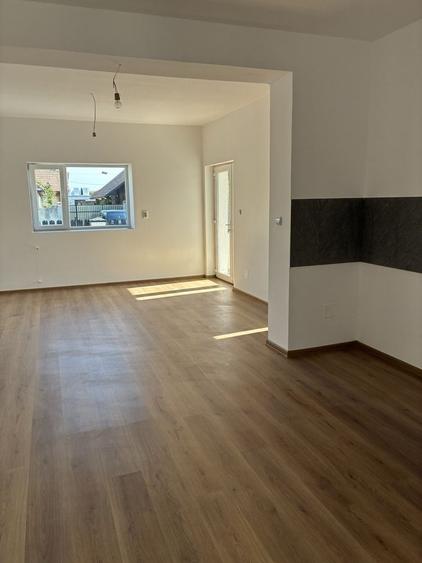 Casă cu 4 camere în Șimand