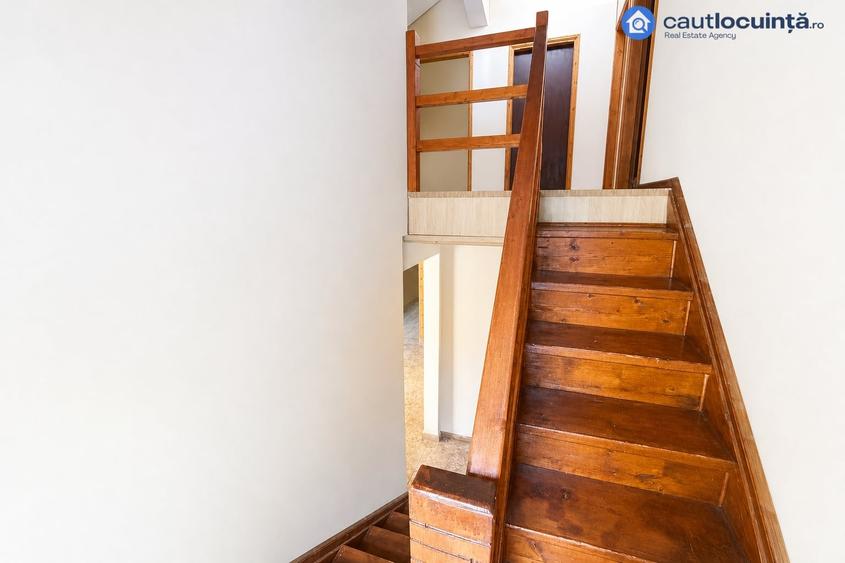Casă cu 5 camere cu Teren 300 Mp în Trăisteni