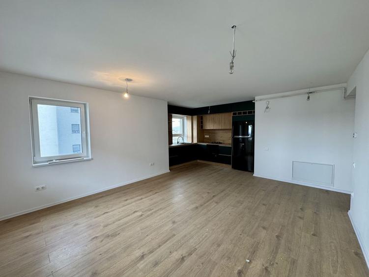 Apartament cu 3 camere decomandat, mobilat în Tractorul