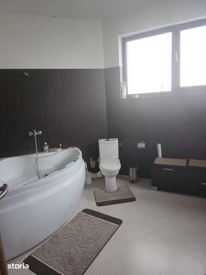 Casă cu 5 camere cu Teren 990 Mp în Ghercești