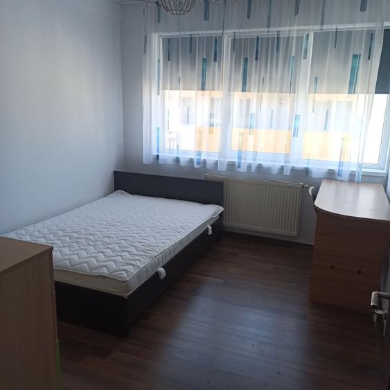 Apartament cu 3 camere decomandat în Florești