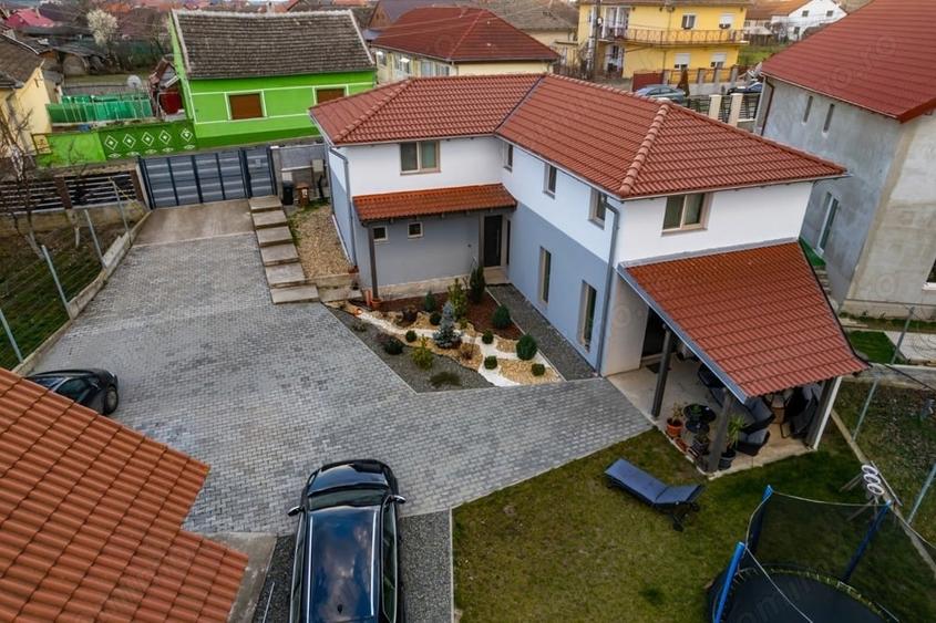 Casă cu 5 camere cu Teren 1087 Mp în Vladimirescu