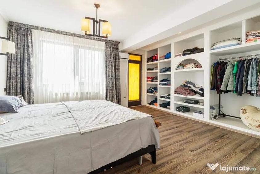 Casă cu 7 camere cu Teren 300 Mp în Central