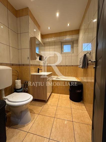Apartament cu 4 camere decomandat, mobilat în Nufărul