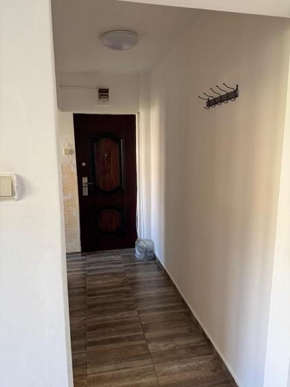 Apartament cu 2 camere semidecomandat în Horea