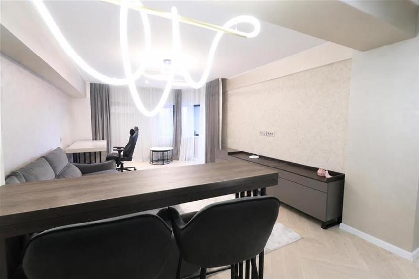 Apartament cu 4 camere decomandat în Central