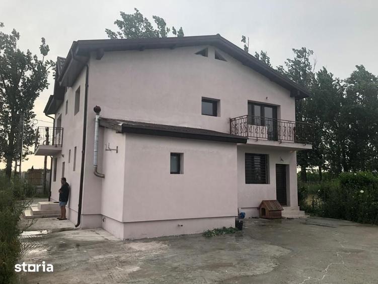 Casă cu 6 camere cu Teren 500 Mp în Petrăchioaia