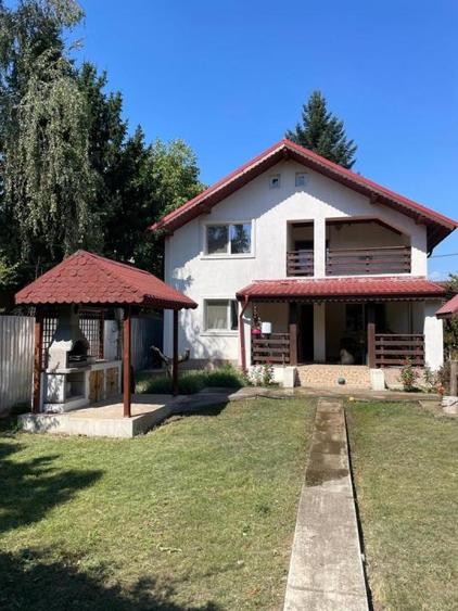 Casă cu 5 camere cu Teren 580 Mp în Mogoșoaia