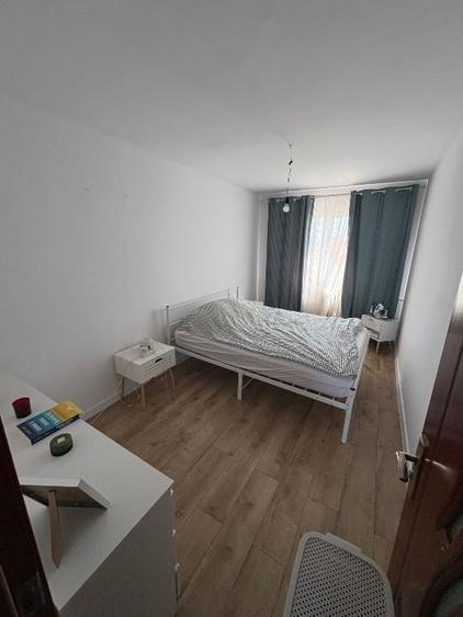 Apartament cu 3 camere semidecomandat în Șagului