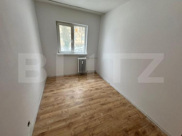 Apartament cu 4 camere decomandat în Valea Rosie