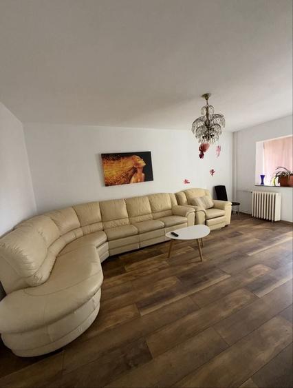 Apartament cu 3 camere decomandat în Dacia