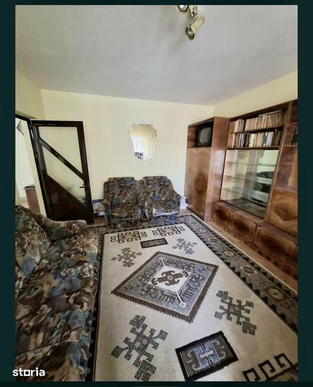 Apartament cu 4 camere decomandat, mobilat în Central
