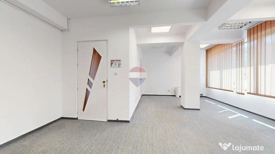 Spațiu comercial, de 31 mp, în Centrul Civic