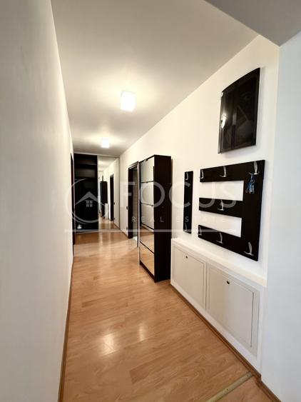 Apartament cu 3 camere semidecomandat, mobilat în Ștefan cel Mare