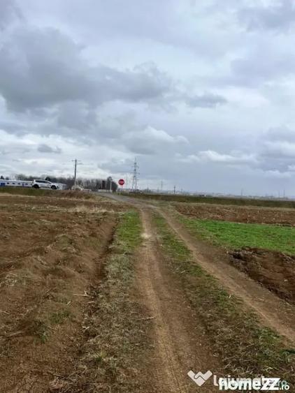Teren de 2500 mp, în Horodnic