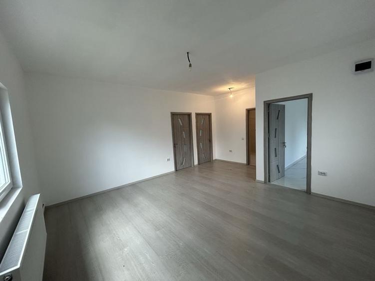 Casă cu 3 camere în Lumina