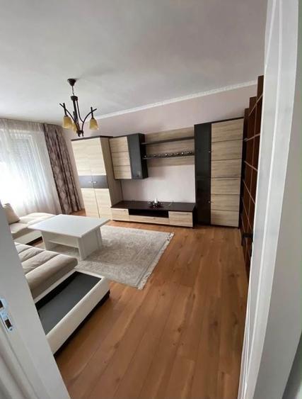 Apartament cu 3 camere decomandat în Nufărul