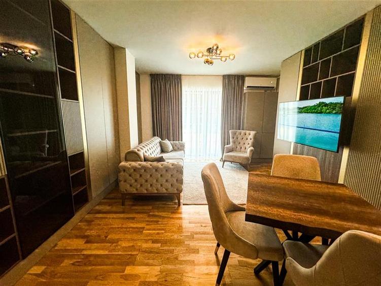 Apartament cu 3 camere semidecomandat, mobilat în Floreasca