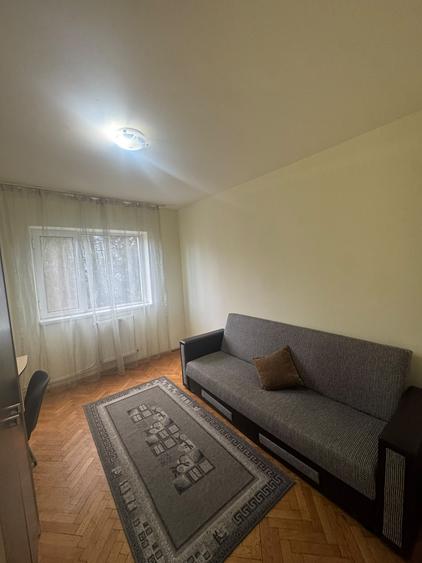 Apartament cu 4 camere decomandat în Zorilor