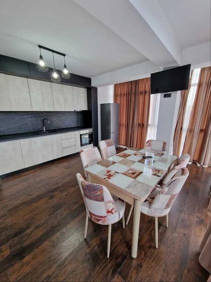 Apartament cu 3 camere semidecomandat, mobilat în Florești