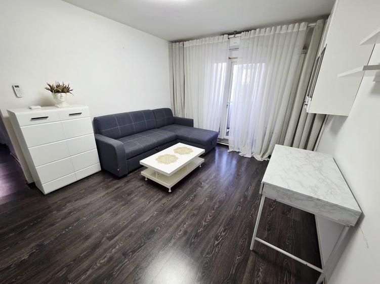 Apartament cu 3 camere semidecomandat în Dacia
