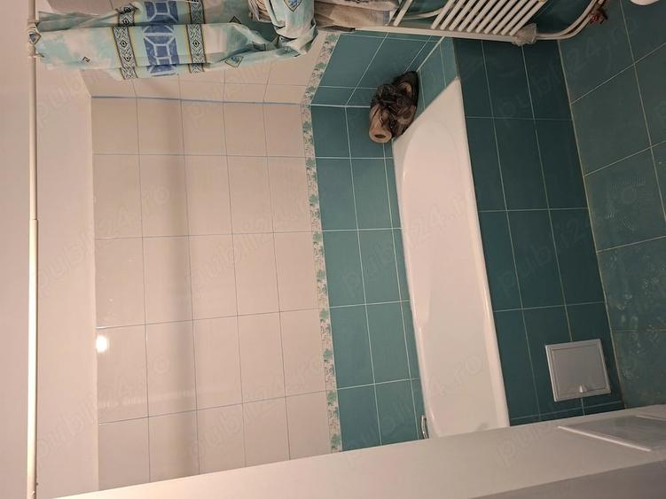 Apartament cu 3 camere decomandat în Exterior Vest