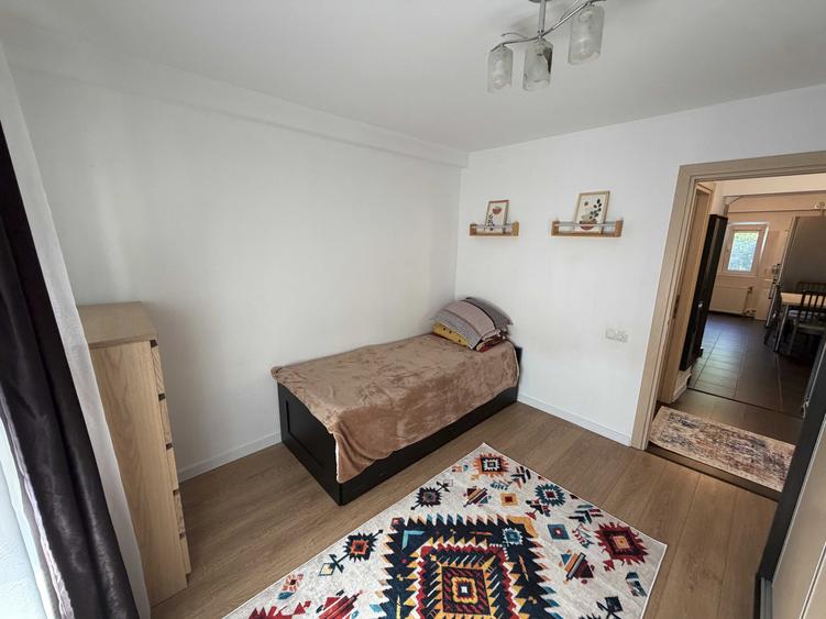 Apartament cu 3 camere decomandat în Drumul Sării