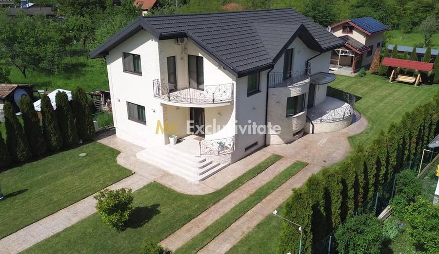 Casă cu Teren 1042 Mp în Cornu
