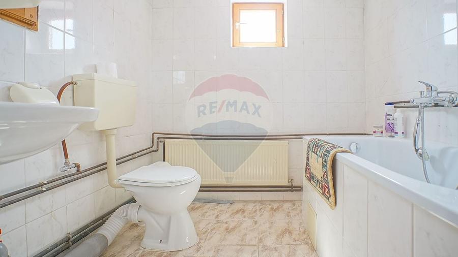 Duplex cu 11 camere cu Teren 712 Mp în Fundata