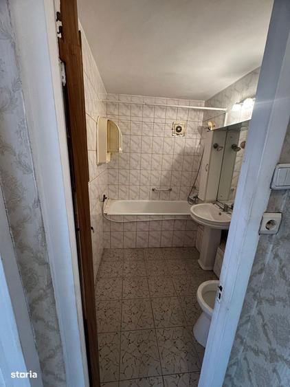 Apartament cu 2 camere semidecomandat în Berceni