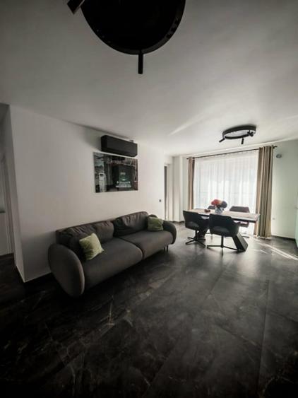 Apartament cu 3 camere decomandat în Florești — fotografia 1