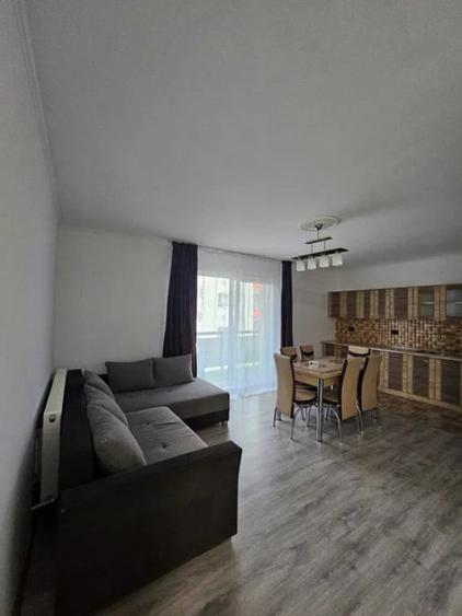 Apartament cu 3 camere decomandat în Florești