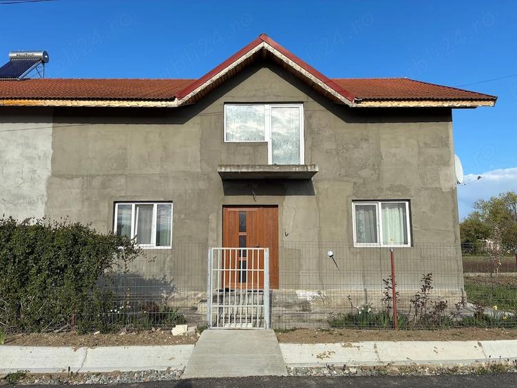 Casă cu 4 camere în Exterior Vest