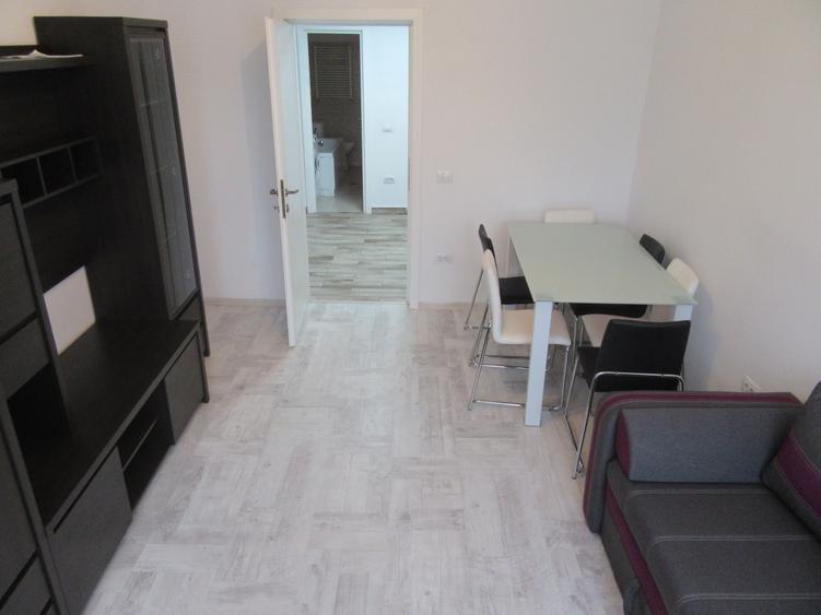 Apartament cu 3 camere decomandat, mobilat în Central